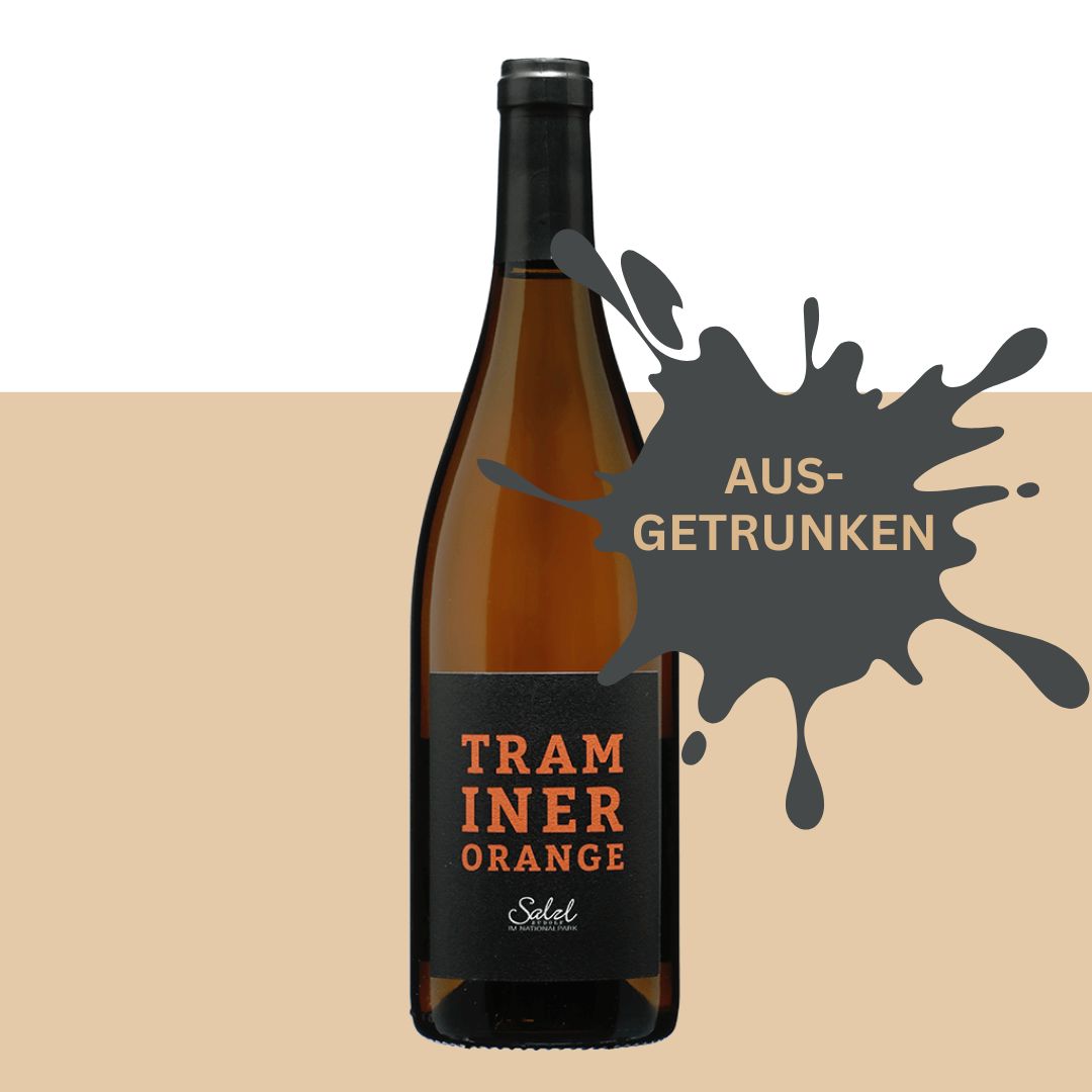 Organisch produzierter Traminer in Weinflasche